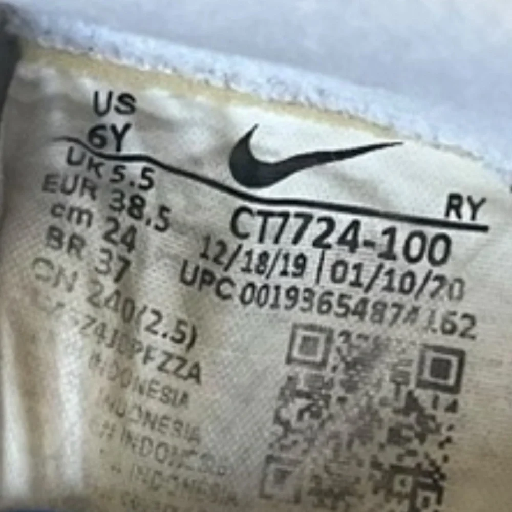 Nike AIR FORCE 1 LEATHER LOW TRAINERS Kids Size 6 IUC!